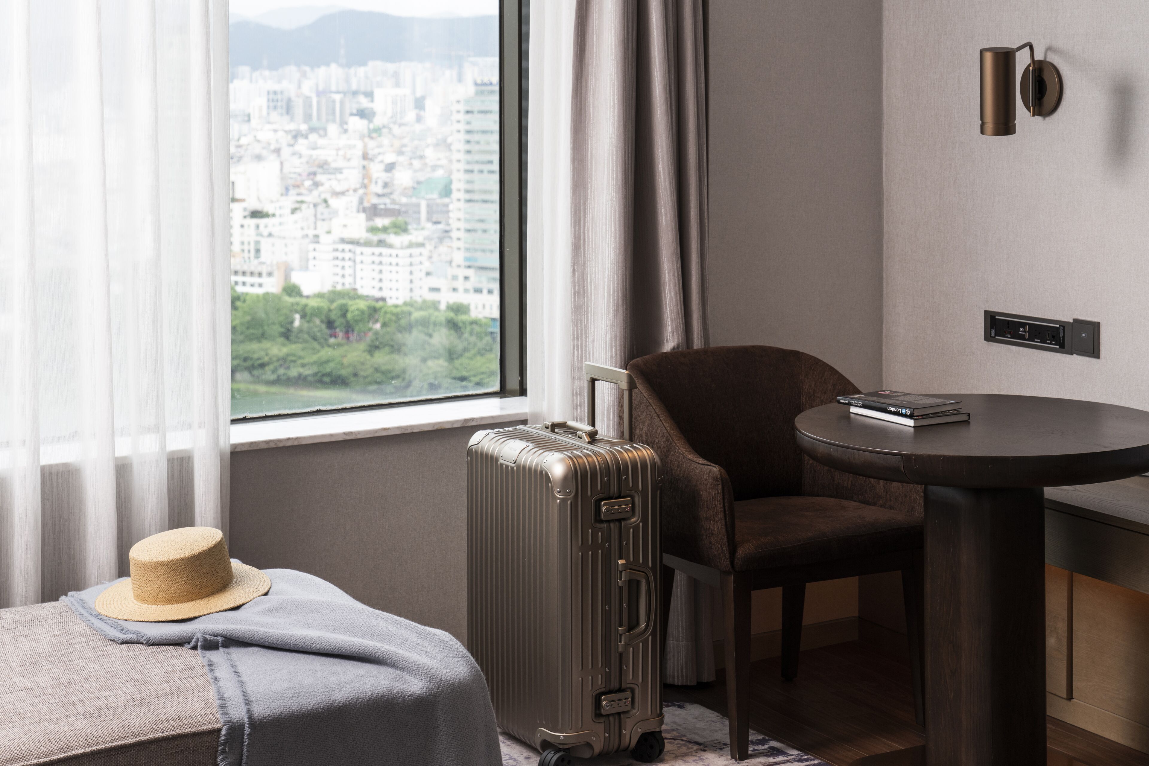 premium bedding, down duvets, in-room safe, desk