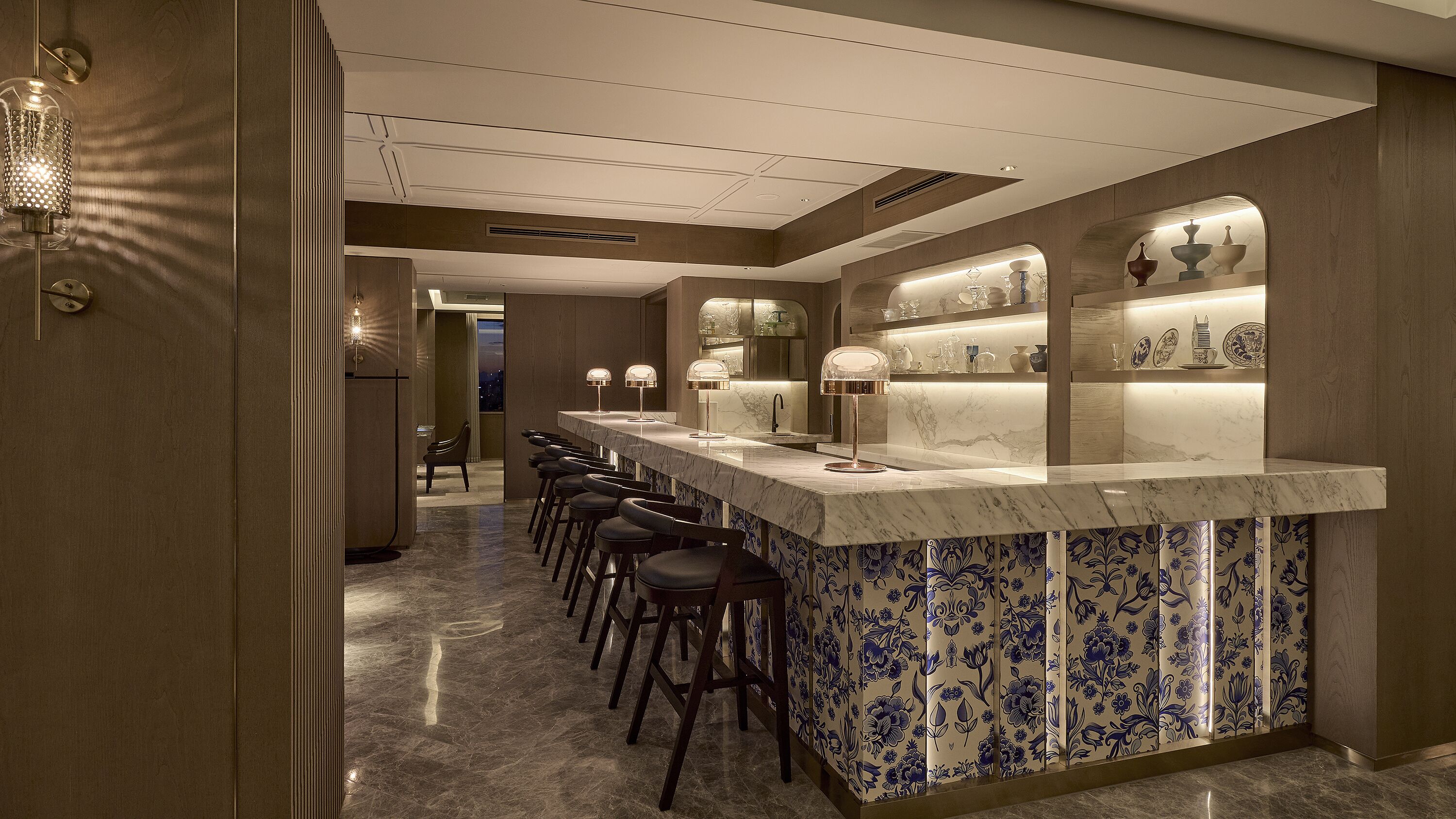 2 restaurants, breakfast, lunch, dinner served; chinese cuisine