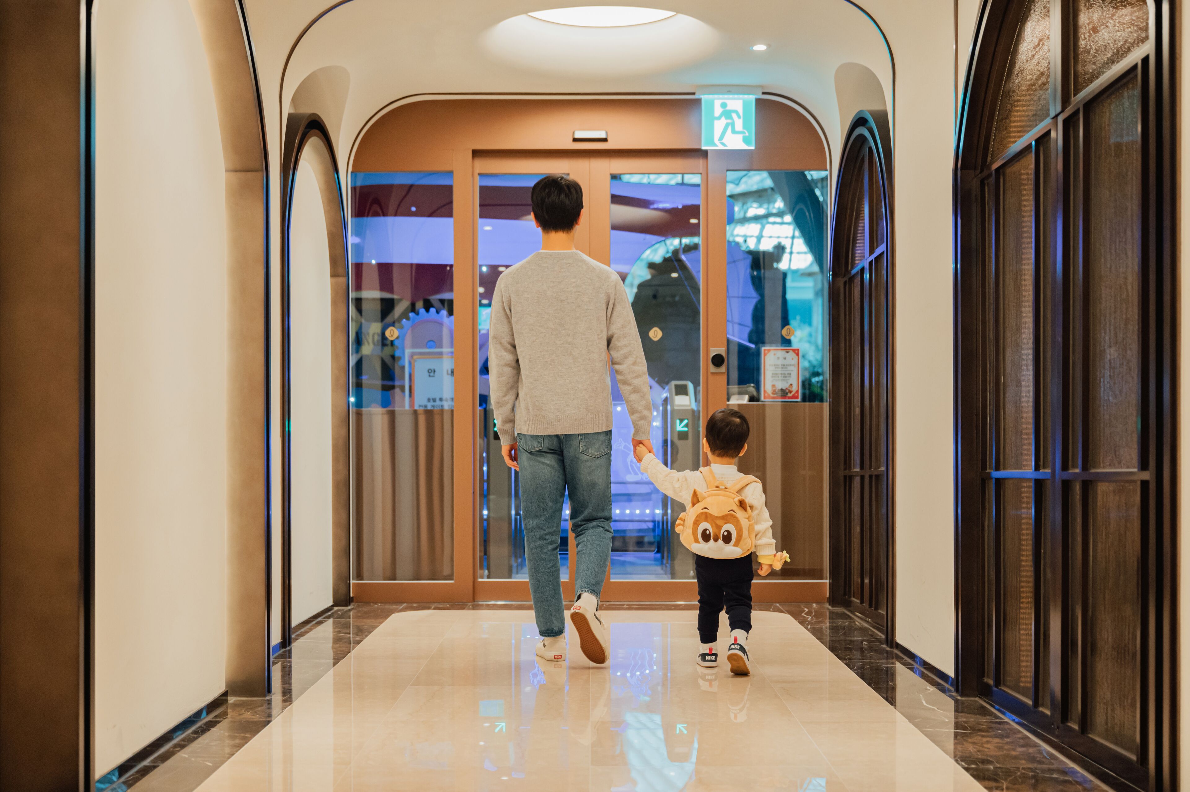 premium bedding, down duvets, in-room safe, desk