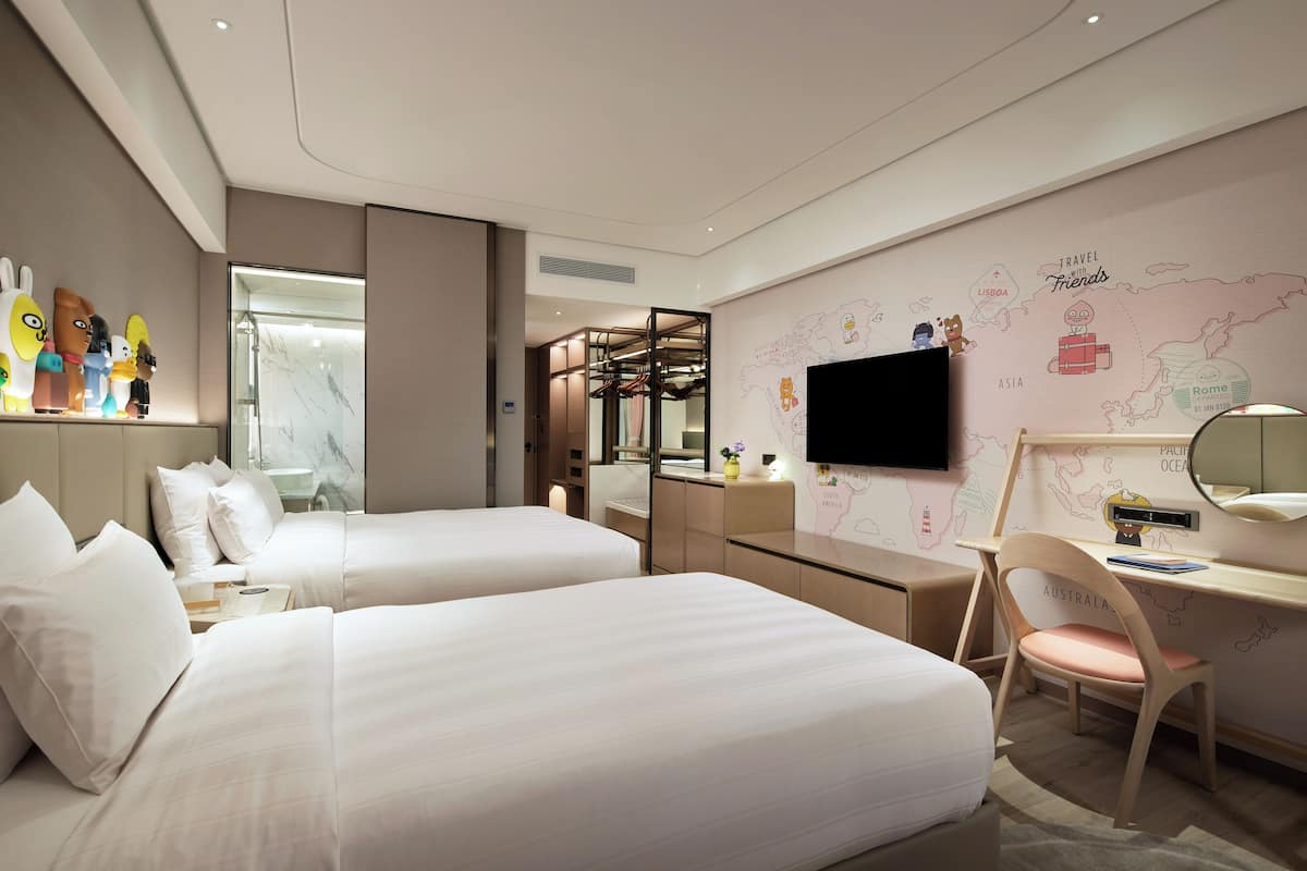 Premium bedding, down comforters, in-room safe, desk