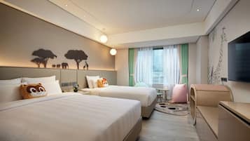 Luxe beddengoed, donsdekens, een kluis op de kamer, een bureau
