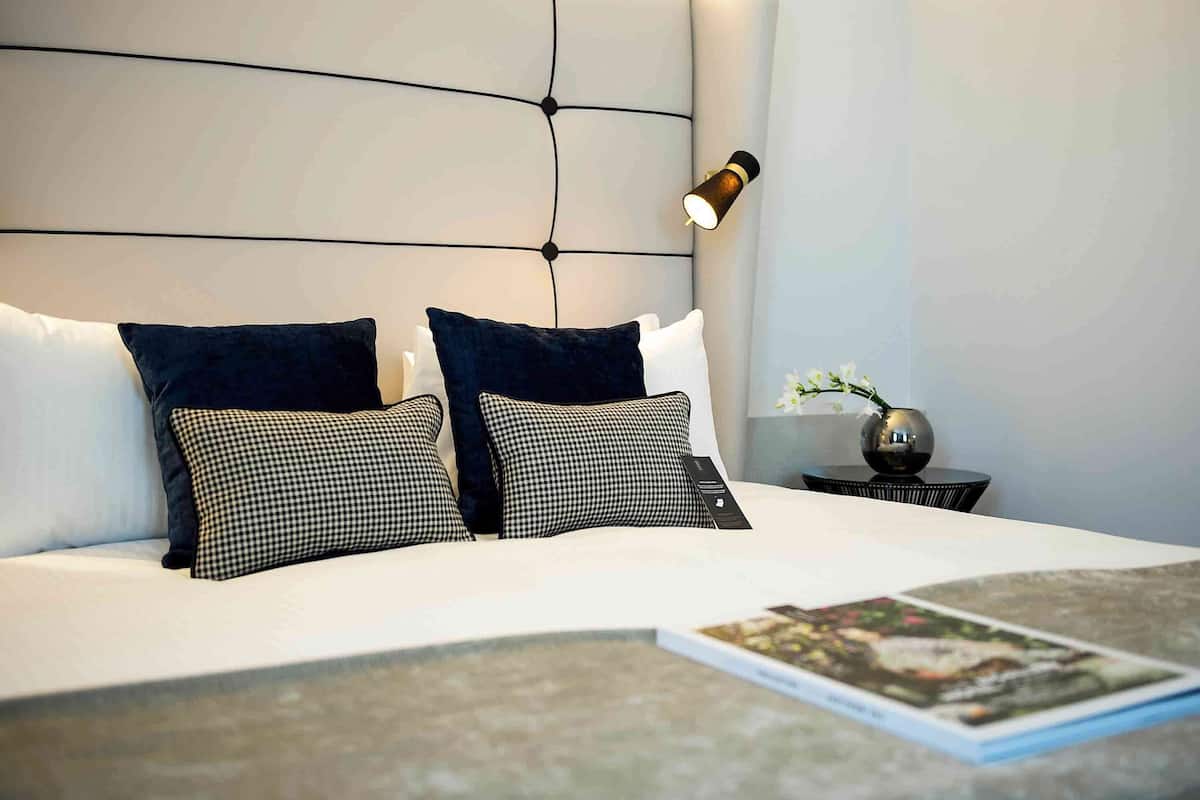 Premium bedding, minibar, in-room safe, desk