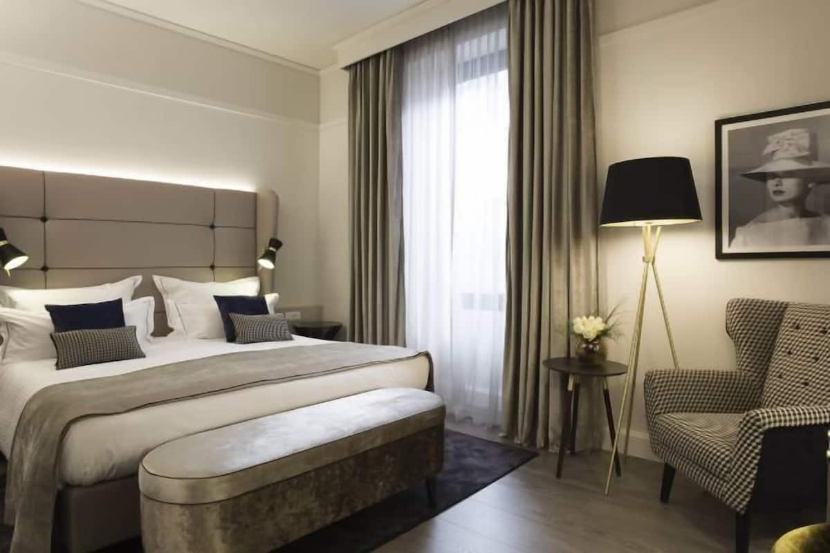 Premium bedding, minibar, in-room safe, desk