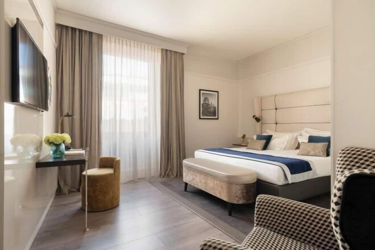 Premium bedding, minibar, in-room safe, desk