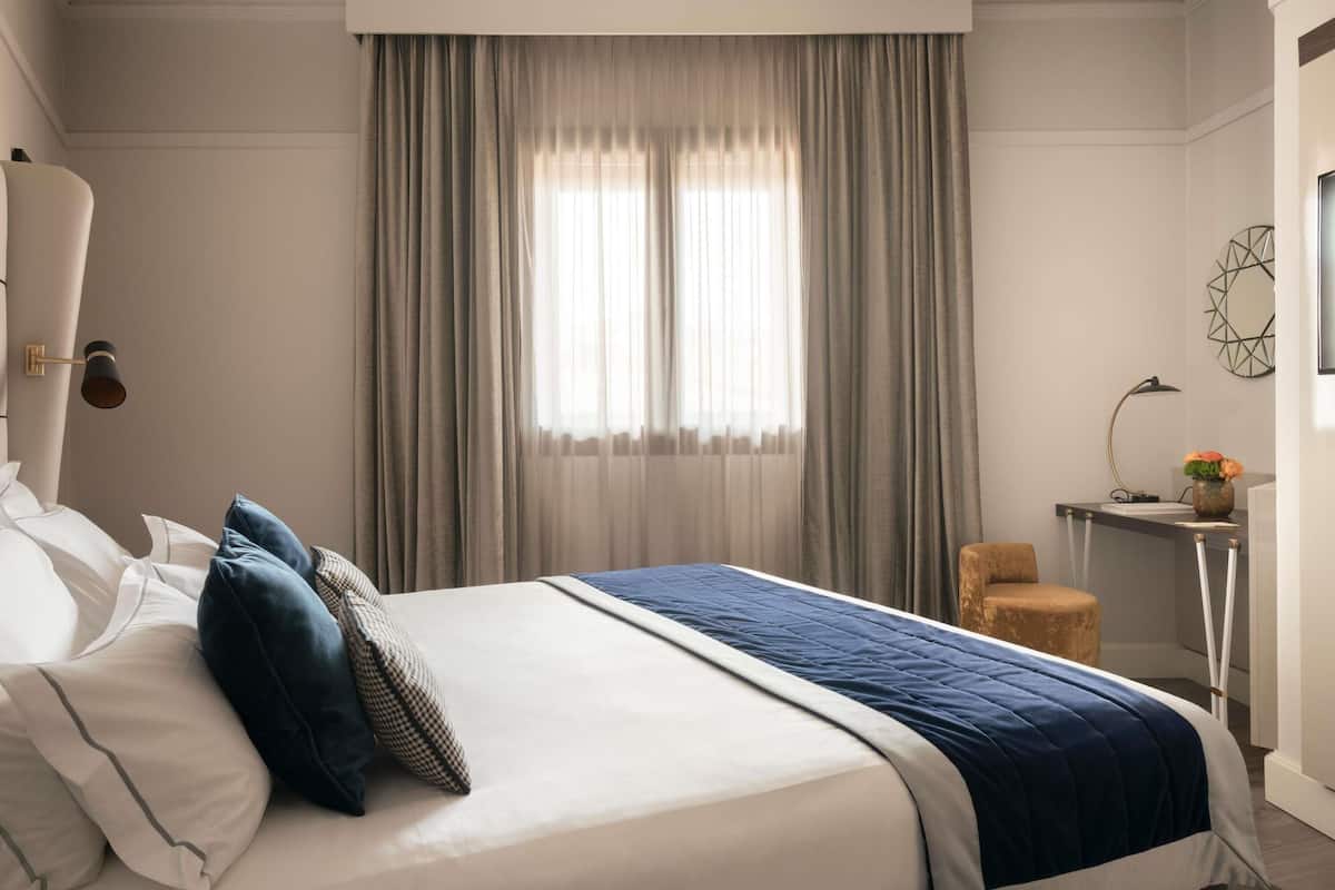 Superior-Zimmer, 1 Queen-Bett | Hochwertige Bettwaren, Minibar, Zimmersafe, Schreibtisch
