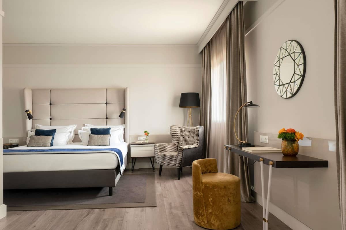 Premium bedding, minibar, in-room safe, desk