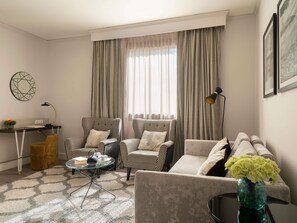 Suite, 1 Queen Bed | Premium bedding, minibar, in-room safe, desk