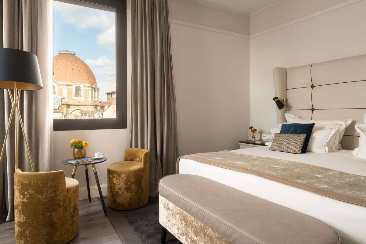 Suite, 1 Queen Bed | Premium bedding, minibar, in-room safe, desk