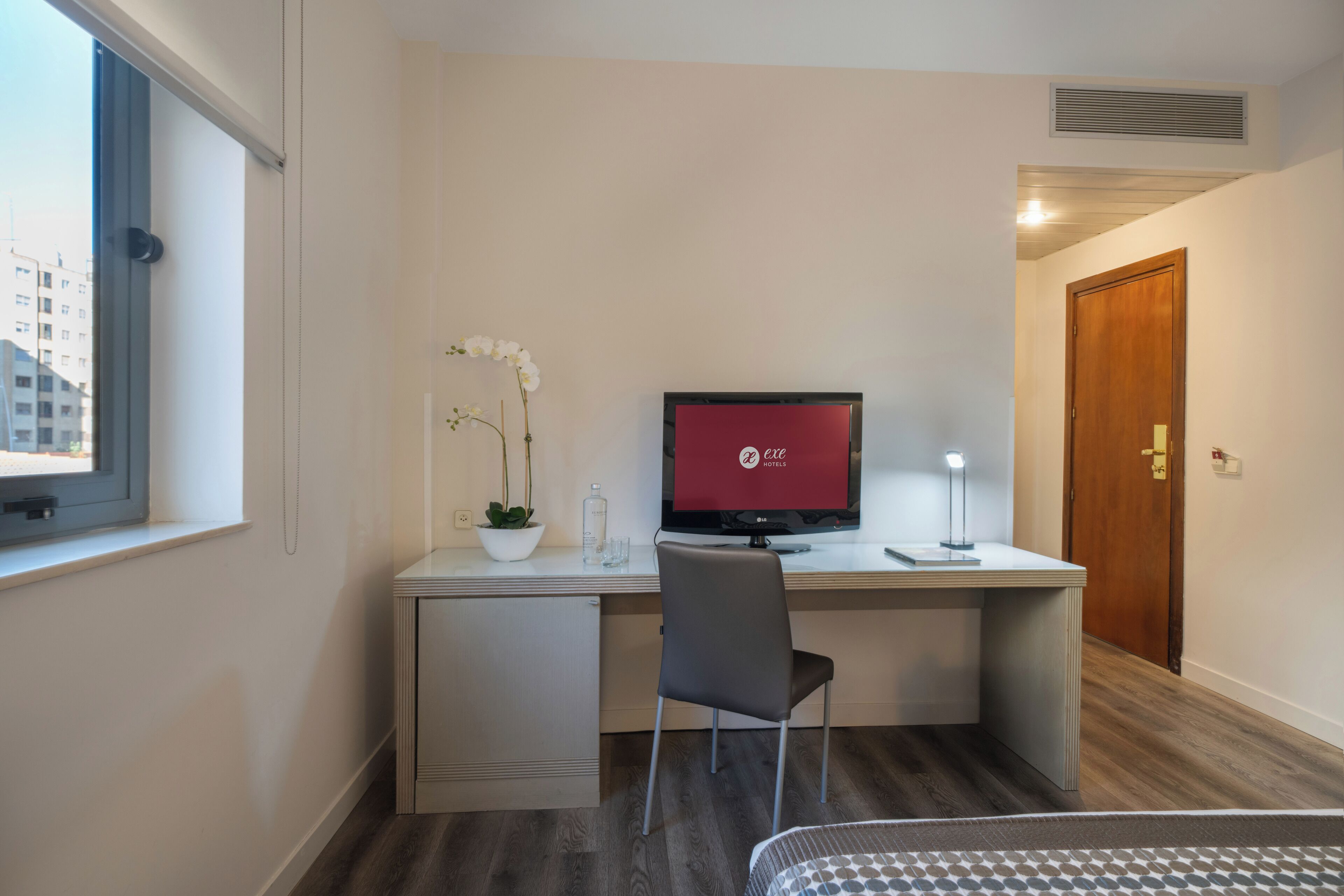 double room | minibar, in-room safe, desk, iron/ironing board