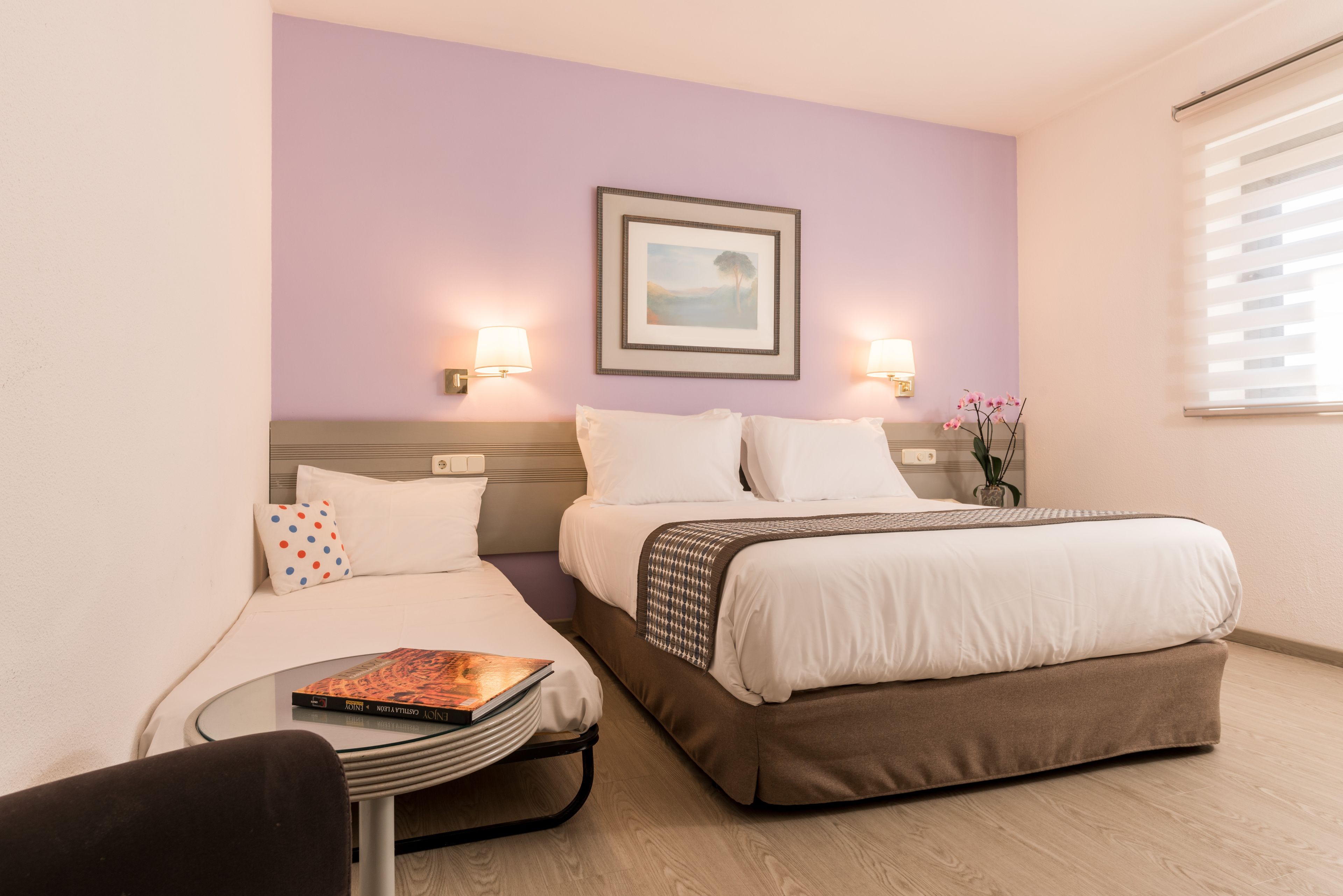 triple room | minibar, in-room safe, desk, iron/ironing board