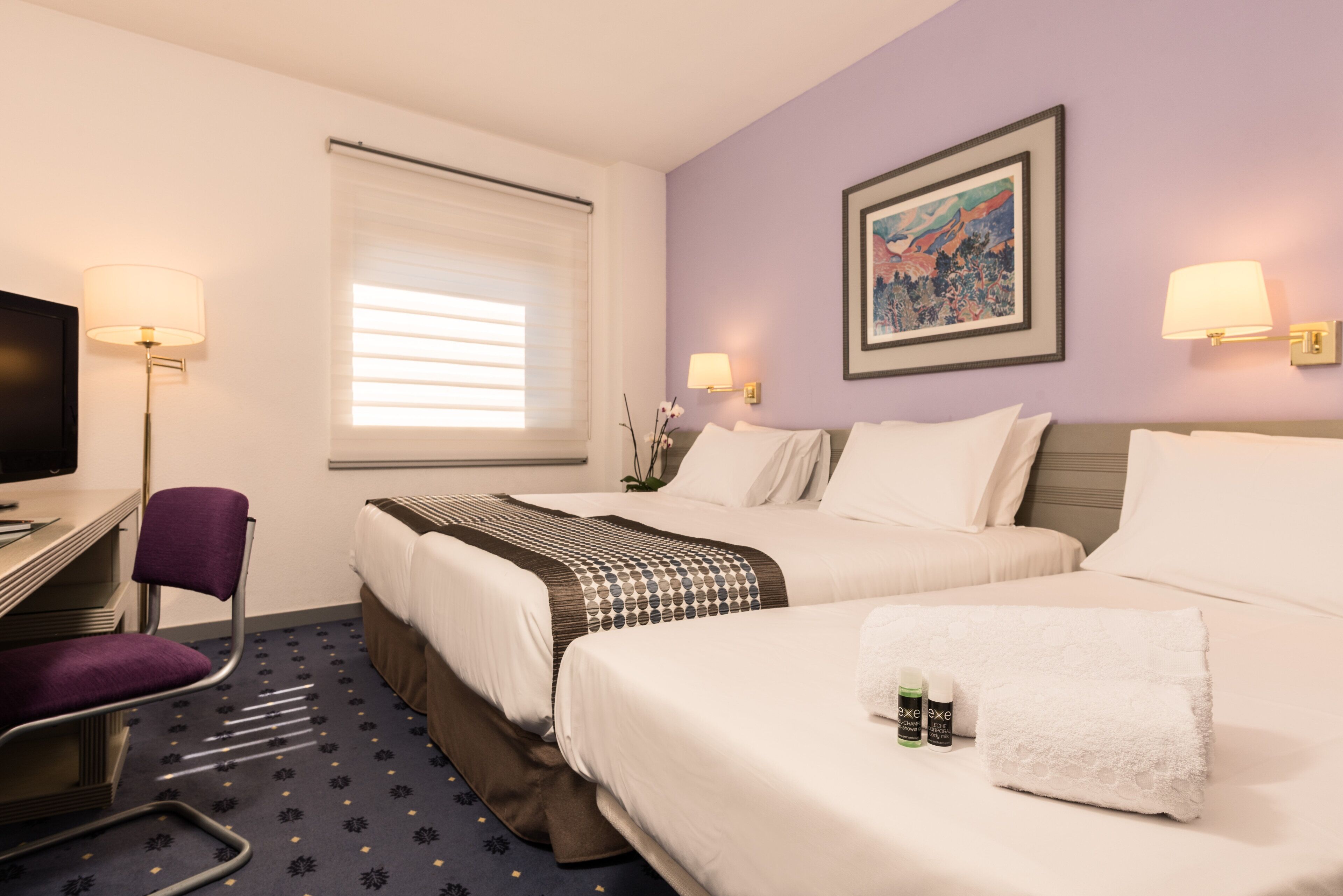 Quarto triplo | Frigobar, cofres nos quartos, escrivaninha