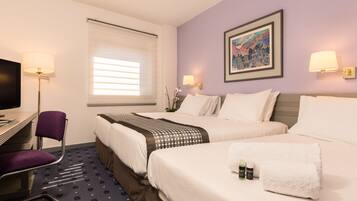 Quarto triplo | Frigobar, cofres nos quartos, escrivaninha