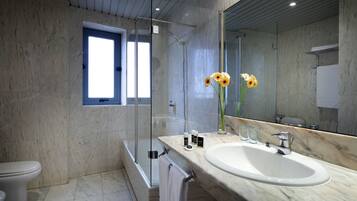 Premium Room | Bathroom | Bathtub, designer toiletries, hair dryer, bidet