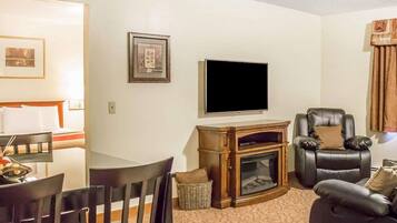 Coffre-fort, bureau, lit de bébé (gratuit), lit d’appoint (supplément)