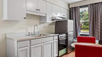 Suite Deluxe, 2 camas de matrimonio, no fumadores | Cocina privada | Frigorífico, microondas y cafetera o tetera