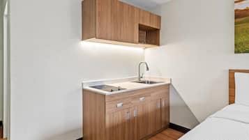 Refrigerador, microondas, cafetera/tetera