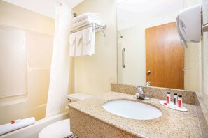 Combined shower/bathtub, eco-friendly toiletries, hair dryer, towels