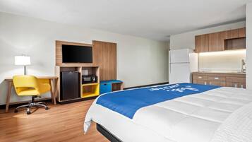 Suite estudio, 1 cama de matrimonio, no fumadores | Caja fuerte, escritorio, tabla de planchar con plancha y cunas gratuitas