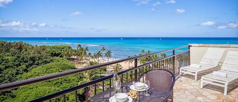 Sundeck Studio Deluxe Kitchenette | Terrace/patio