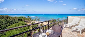 Castle at Waikīkī Grand