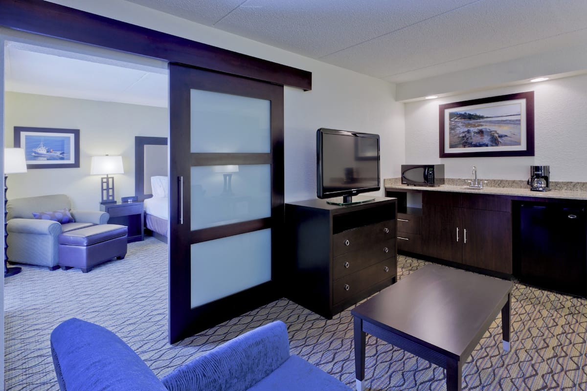 Suite, 1 Bedroom | Premium bedding, in-room safe, desk, laptop workspace