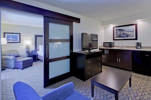 Suite, 1 Bedroom | Premium bedding, in-room safe, desk, laptop workspace