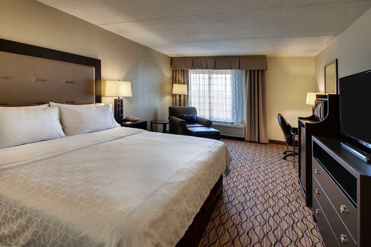 1 bedroom, premium bedding, in-room safe, desk