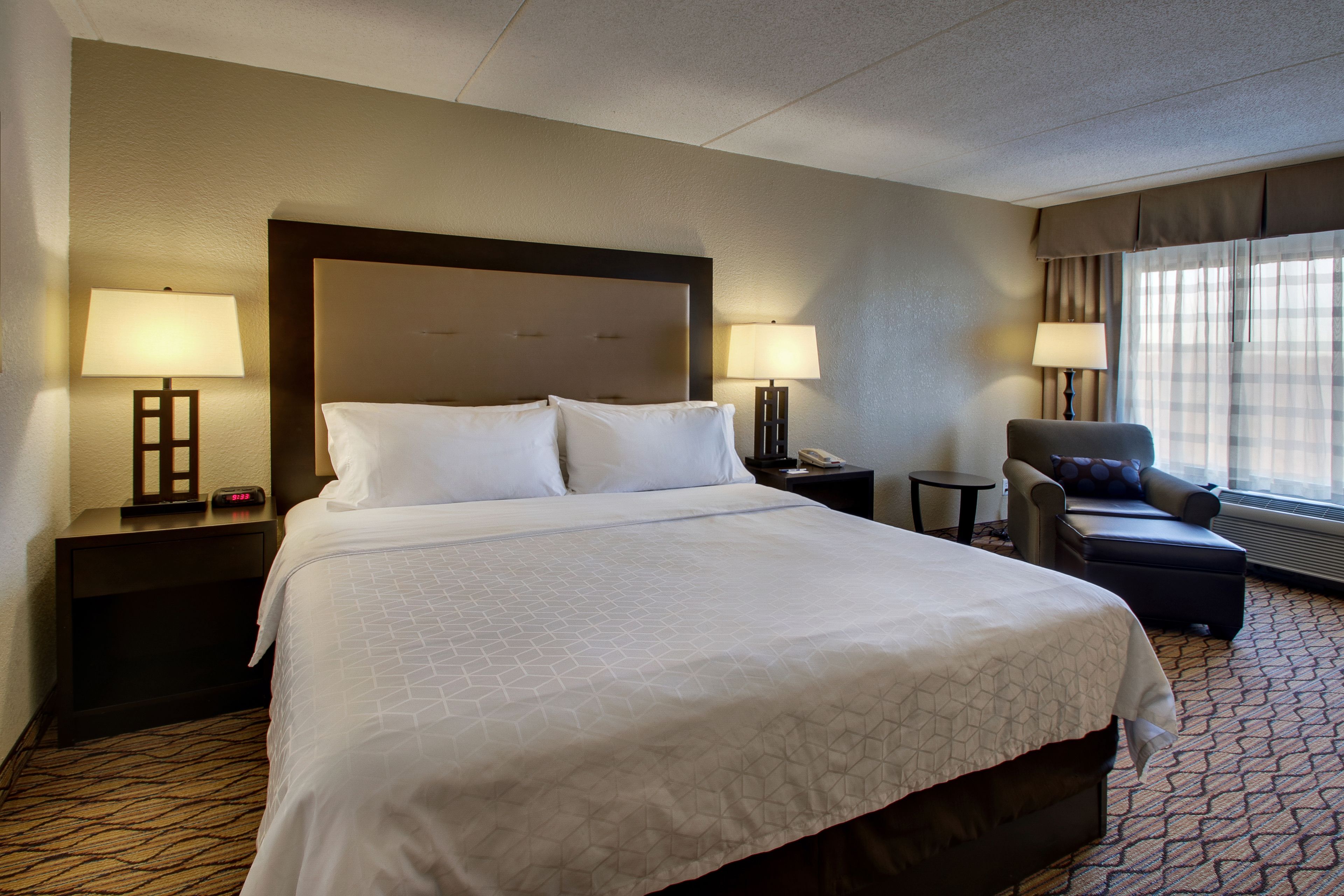 Premium bedding, in-room safe, desk, laptop workspace