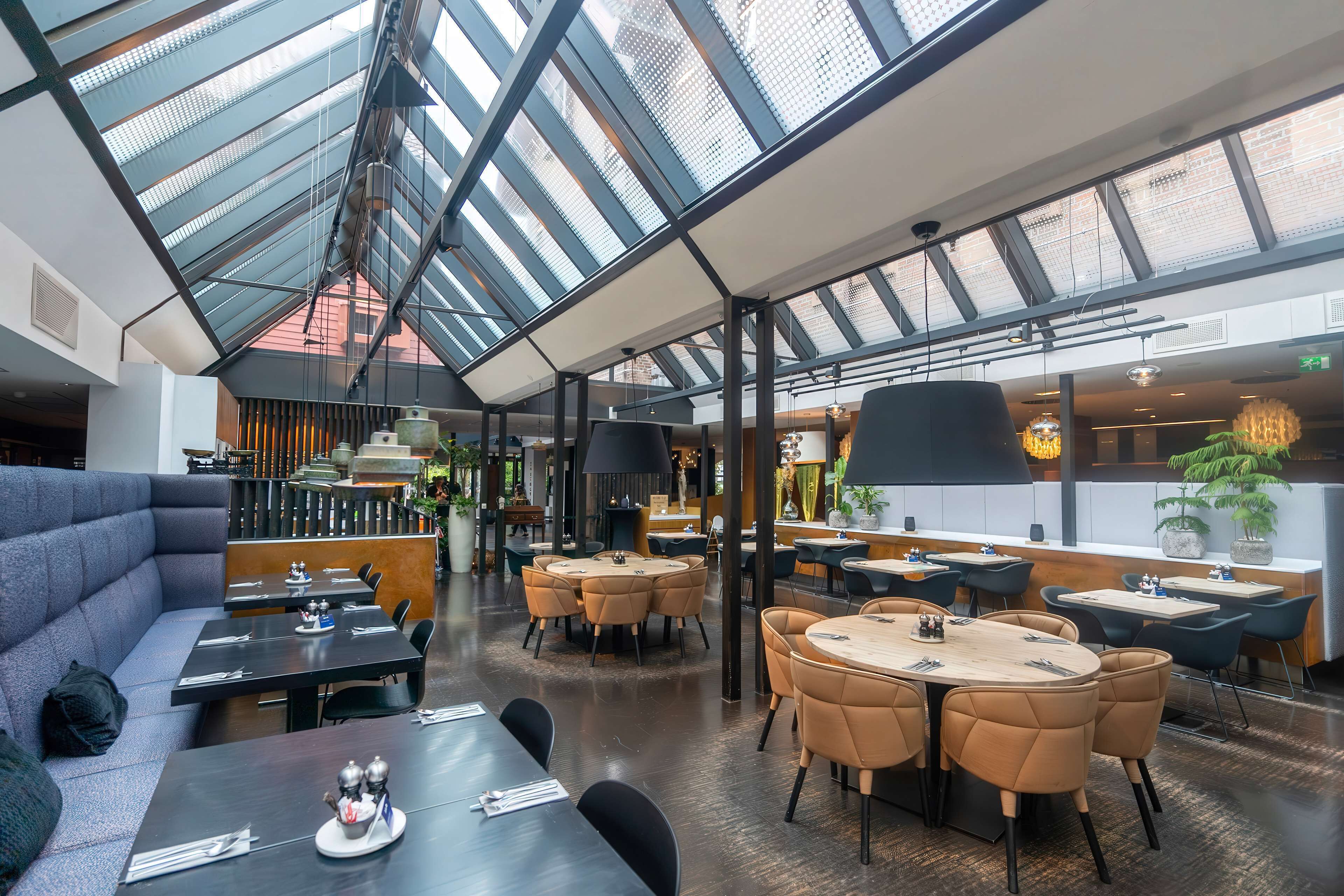 朝食 (ビュッフェ)、毎日提供 (1 名様 249 NOK)