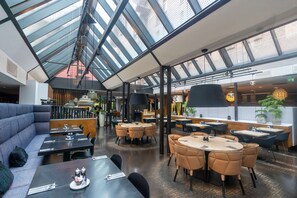 Desayuno buffet (NOK 249 por persona)