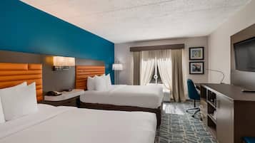 Kamer, 2 queensize bedden, niet-roken | Een kluis op de kamer, een bureau, een laptopwerkplek