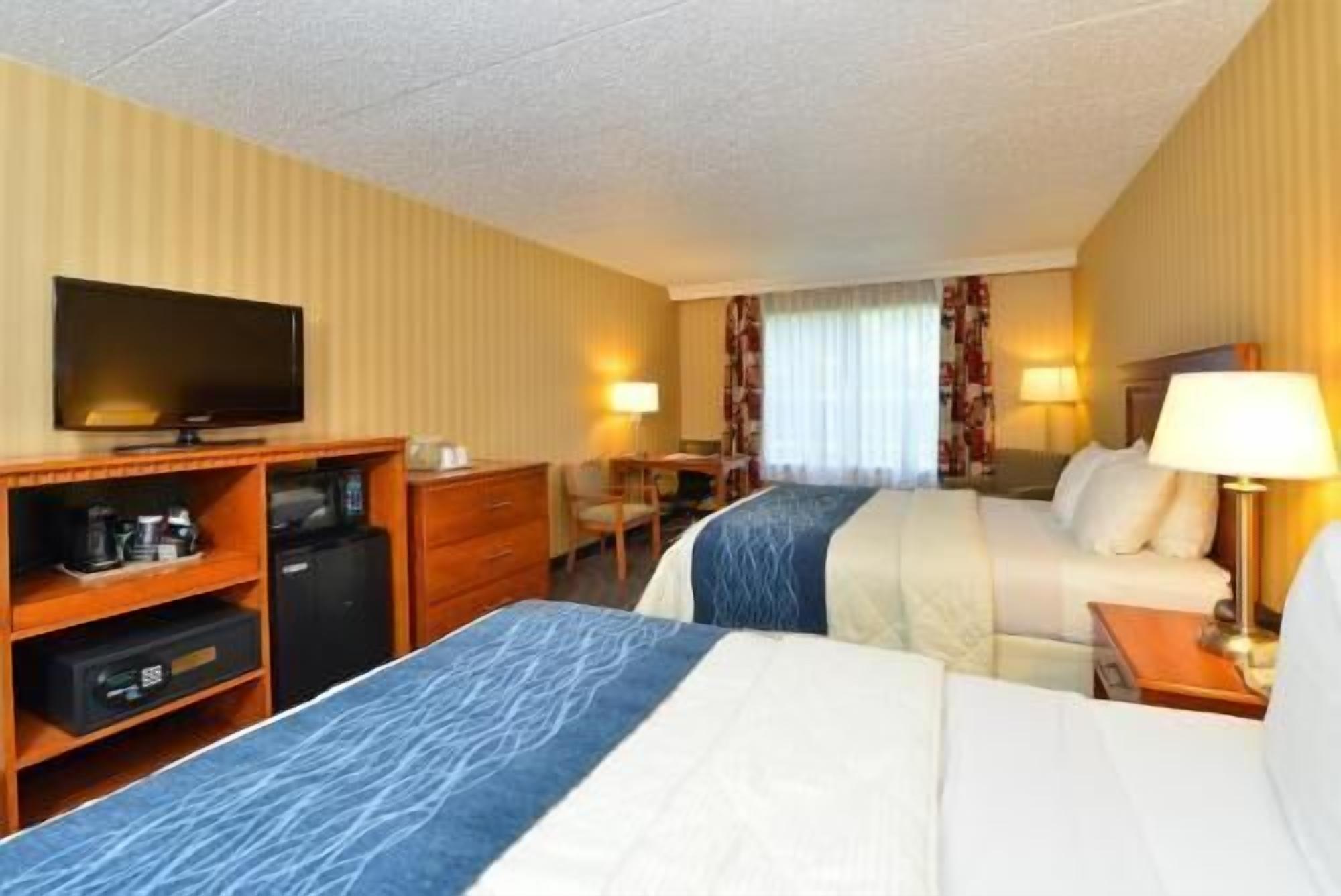 In-room safe, desk, laptop workspace, blackout curtains