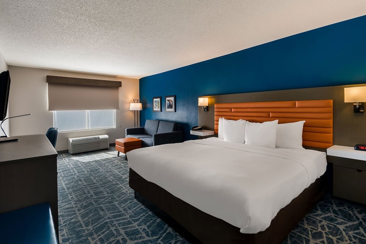 In-room safe, desk, laptop workspace, blackout drapes
