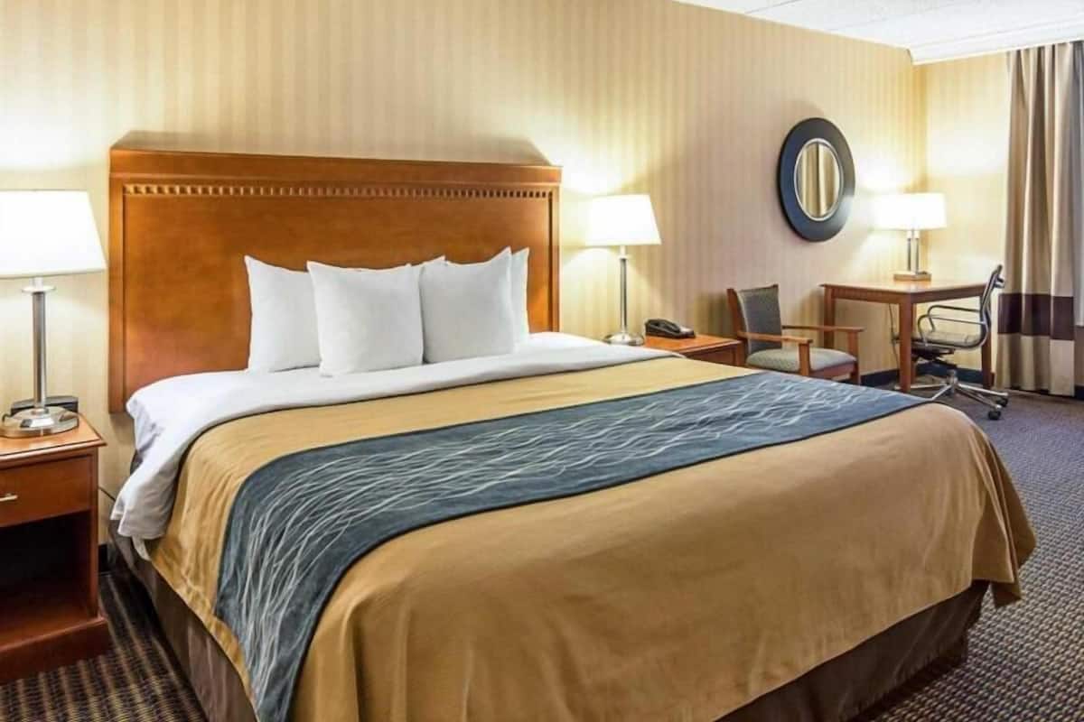 Coffre-fort, bureau, espace de travail pour ordinateurs portables