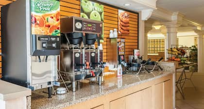 La Quinta Inn by Wyndham New Orleans West Bank / Gretna