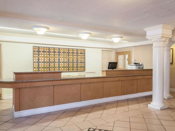 Lobby - La Quinta Inn by Wyndham New Orleans West Bank / Gretna (Gretna)