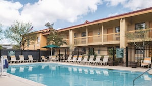 Pool - La Quinta Inn by Wyndham New Orleans West Bank / Gretna (Gretna)