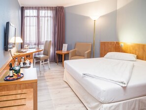 Desk, free WiFi, bed sheets - Golden Tulip Bielefeld City (Bielefeld)