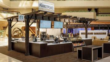 每日供应自助式早餐(每人 USD 19.95)