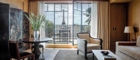 Suite Ciel de Paris - 2 Bedrooms. | Premium bedding, minibar, in-room safe, desk