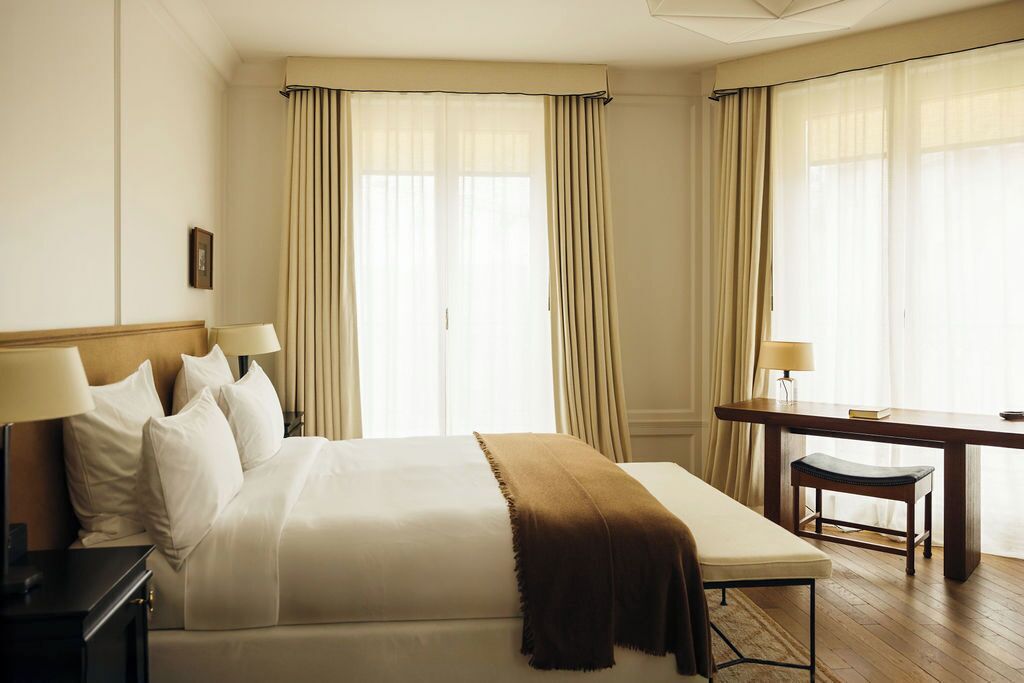 junior suite | 1 bedroom, premium bedding, minibar, in-room safe