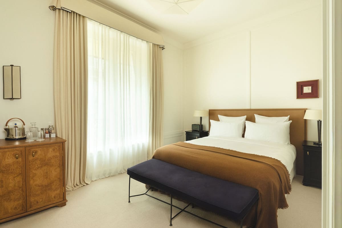 Premium bedding, minibar, in-room safe, desk