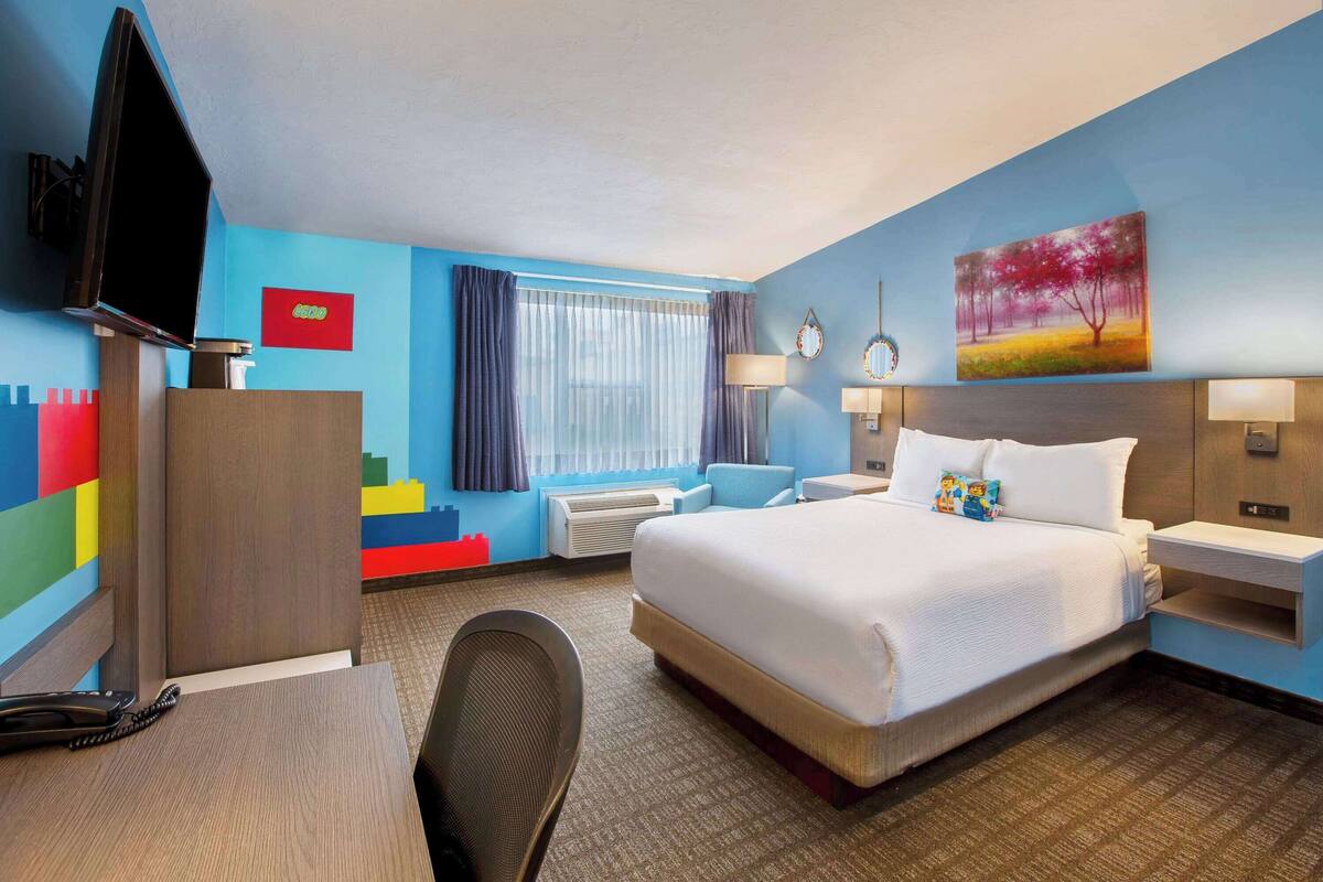 Studio Suite, Beberapa Tempat Tidur, Bebas Asap Rokok (Lego Theme) | Brankas, meja kerja, setrika/meja setrika, dan tempat tidur bayi gratis