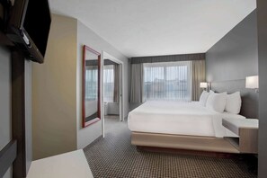 Deluxe Suite, 1 King Bed, Non Smoking (1 Bedroom)