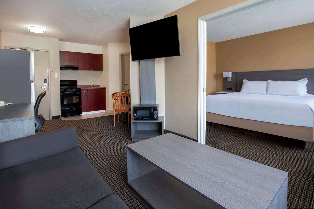 Studio Suite, Beberapa Tempat Tidur, Bebas Asap Rokok (Space Theme) | Brankas, meja kerja, setrika/meja setrika, dan tempat tidur bayi gratis