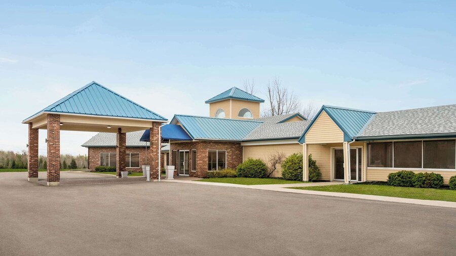Days Inn & Suites by Wyndham Moncton