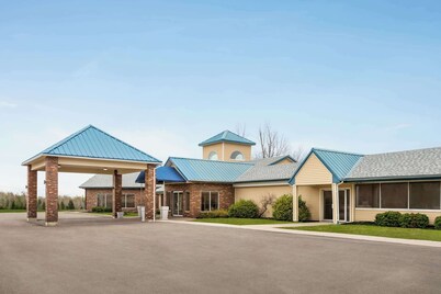 Days Inn & Suites by Wyndham Moncton