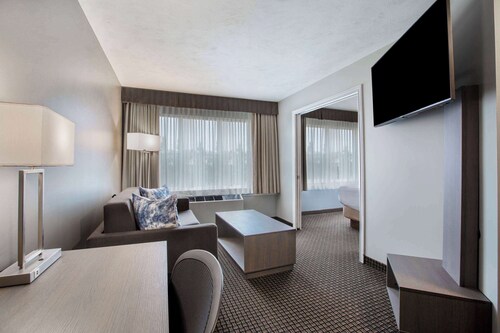 Days Inn & Suites by Wyndham Moncton