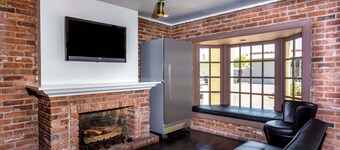 Howard Johnson by Wyndham Scottsdale Old Town