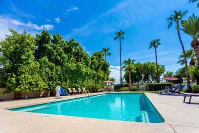 Howard Johnson by Wyndham Scottsdale Old Town